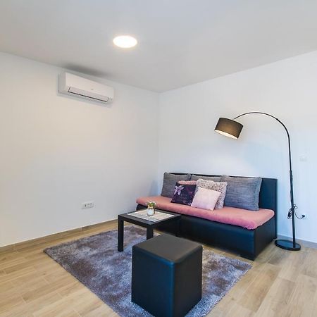 Apartment Finta Rogotin Buitenkant foto