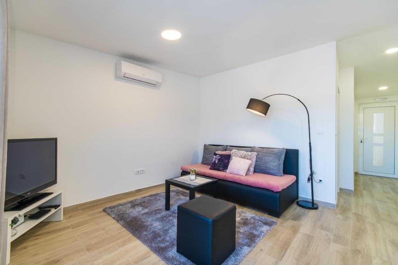 Apartment Finta Rogotin Buitenkant foto