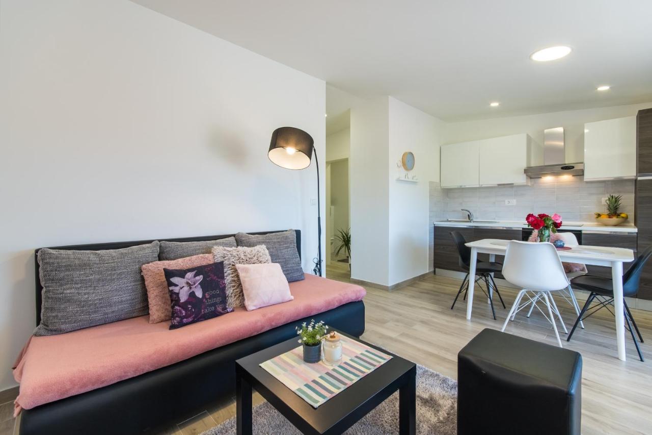 Apartment Finta Rogotin Buitenkant foto